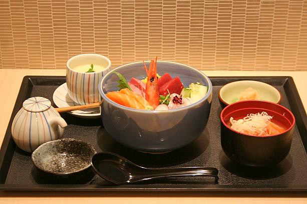 ちらし寿司定食（HK$148）ネタは新鮮、ボリューム満点！とんかつ屋さんのチラシと侮るなかれ。
