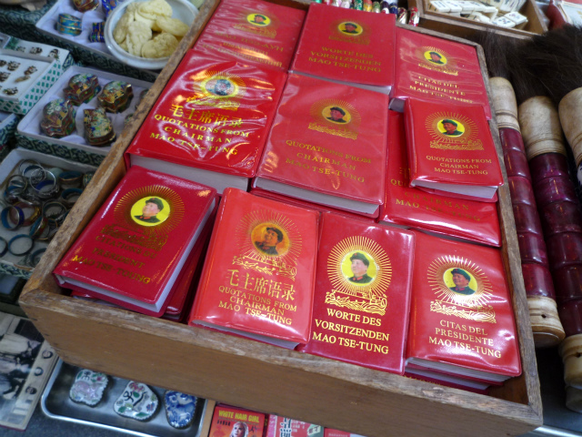 キャットストリートで掘り出し物探し | 香港ナビ