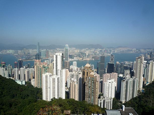 12月の香港は気温は天気のよい日も多く、ビクトリアピークからの景色がとてもきれいです。
