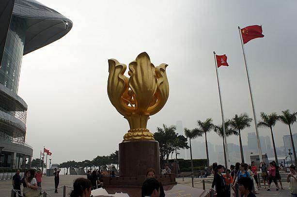 そして、香港の中国返還の象徴「金紫荊廣場（Golden Bauhinia Square）」。