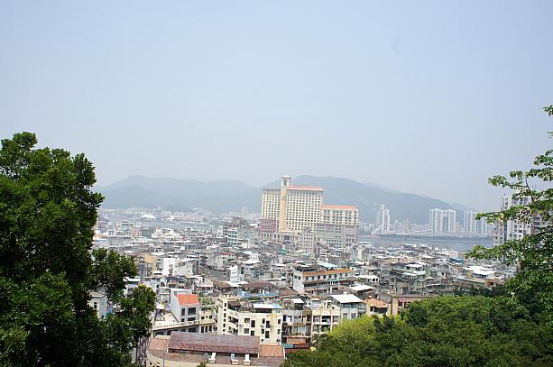 公園からはマカオ半島のみならず、対岸の珠海まで見渡すことができます。