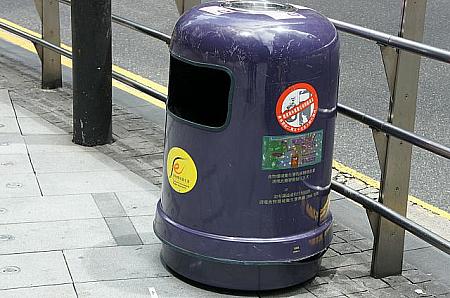 香港には2万個以上のゴミ箱が街中に配置されています