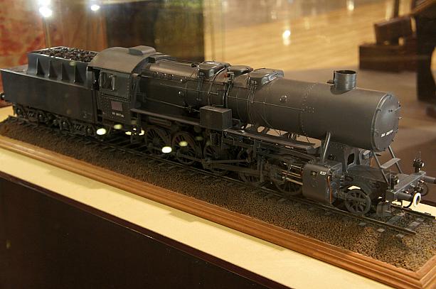 1939年に製造された機関車。今でも現役で走っている国もあるそうです。