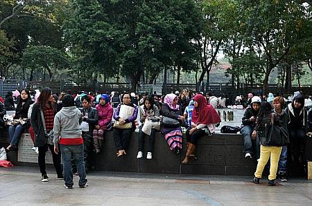 公園にはインドネシアのアマさんがいっぱい