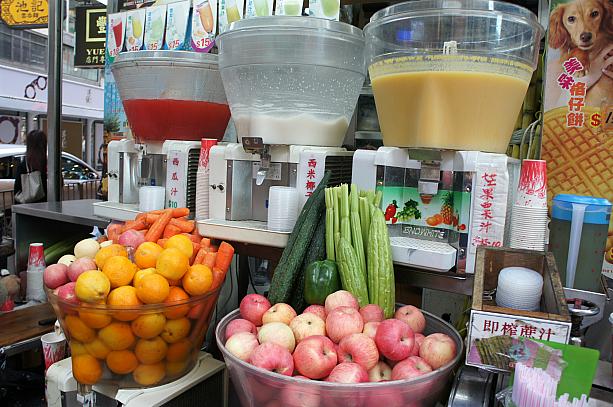 香港の日常風景のひとつ、フレッシュジューススタンド。