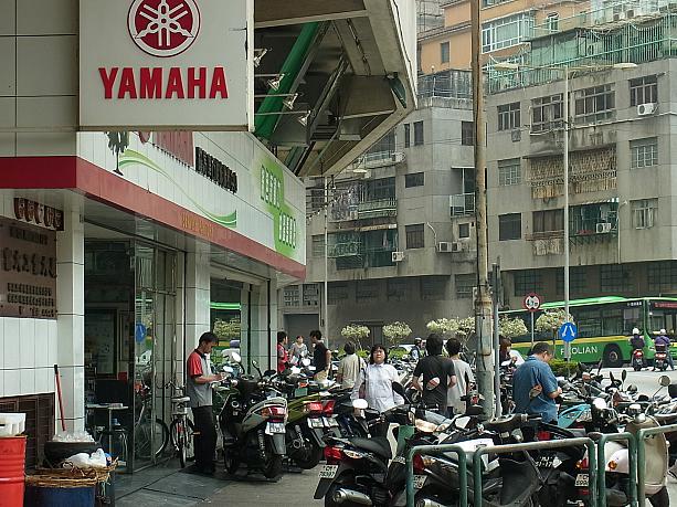 バイク天国、マカオ。やはり日本ブランドが人気です。