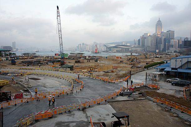 2012年も引き続き、セントラルの旧スターフェリーピア跡地の開発工事は進んでいます。