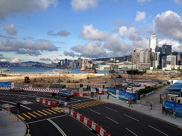 香港の青い空と海を見渡す事ができる、最高の場所ですね。