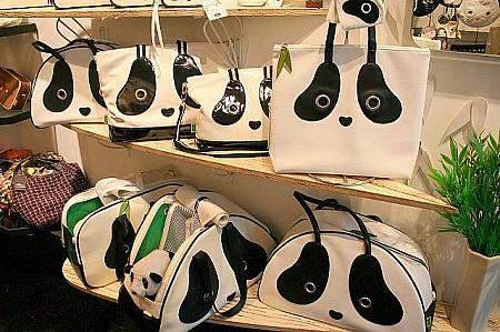 このパンダ・バッグはコピー商品も出るほど人気！