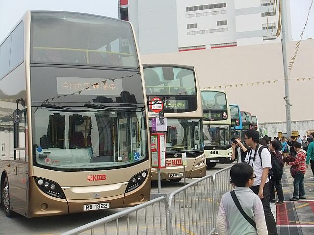 2階建てバスが勢ぞろい | 香港ナビ