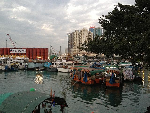 サンパン船で海鮮料理 香港ナビ