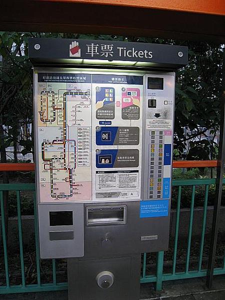 MTRと違い、目的地のある区間行きの切符を買います。