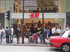 日本でも人気のH&Mもありますよ。
