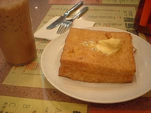 下午茶（アフタヌーンティー）は定番の西多士（香港風フレンチトースト）とミルクティをぜひ。