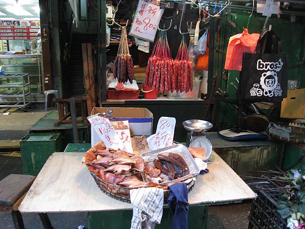 こちらは中華サラミも売ってるようですね。香港式釜飯のボウチャイ飯には欠かせない具材です。