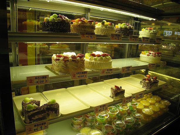 見た目はちょっと悪いですが、ケーキももちろん売ってます。