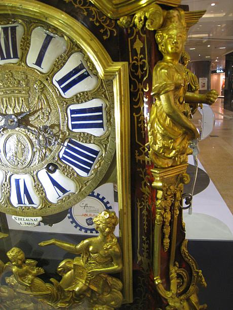 どうです、この精巧さ！ブロンズに金メッキを施しているのですが、この細工の細かさはまさに匠の技！