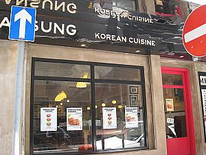焼肉店あり、カフェあり、食材店あり、フライドチキン屋ありと、もはや香港とは呼べないレベルwww