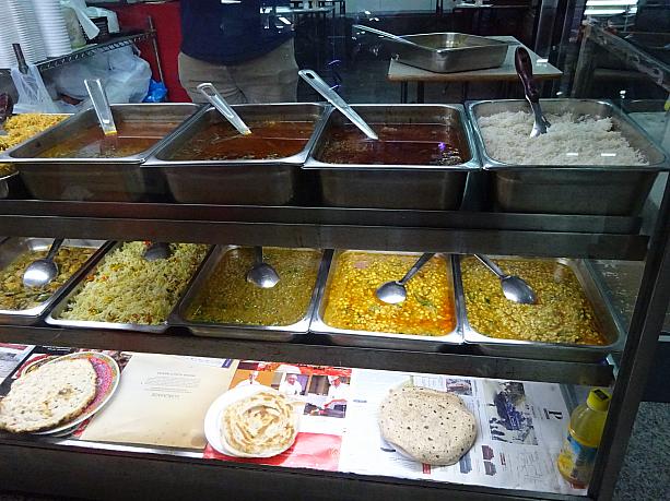 小腹がすいた程度なら、インド料理のお惣菜店で買い食いするのいかもしれませんね。