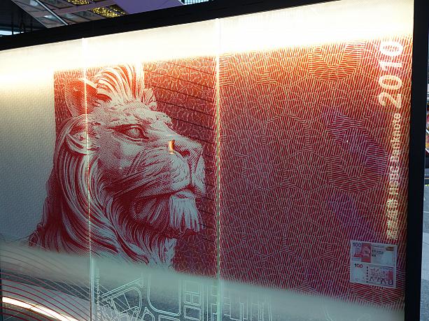 100ドル札にもデザインされているHSBC（香港上海銀行）のシンボルの獅子。