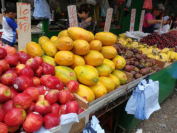 そんなときは、手頃な値段でいろんな果物が手に入る「フルーツ天国の香港」を楽しんでみてはどうでしょう？