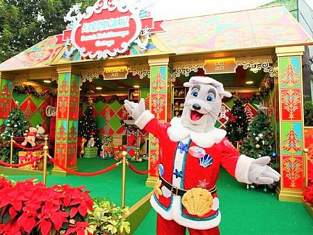 【オーシャンパーク・聖誕全城HO HO HO】<br>期間：～2017年1月1日（日）<br>料金：$438 / 子供(3～11歲) $219<br>※詳細はホームページでご確認ください。<br><br>イベントでは定評のあるオーシャンパーク。園内の大きなクリスマスツリーが気分を一層盛り上げてくれます。ネプチューン・レストランで提供されるクリスマス特別メニュー（ランチおよびディナー）では七面鳥の前妻が楽しめます。
