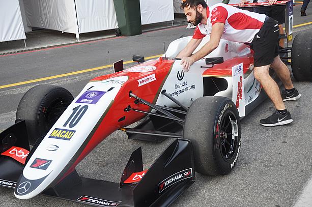 F3とはF1そっくりのフォーミュラーカー
