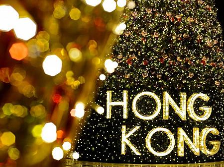 <b>■香港ウインターフェスタ<br>
期日：12月1日（土）～2018年1月1日（火）<br>
場所：セントラル・スタチュースクエアなど</b><br><br>

主要な観光施設やテーマパーク、ショッピングセンター、レストランなど、香港の随所で開催される香港最大イベントのひとつ。大晦日に打ち上げられる花火と共に幕を閉じます。
