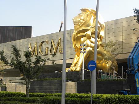 MGMの象徴である大きな獅子の像
