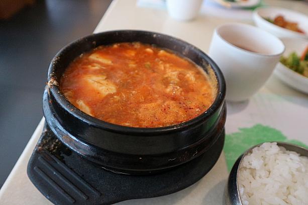 肌寒い日には海鮮キムチ・スープなんかもよいですね～。頭から爪先まで、温まりますよ。