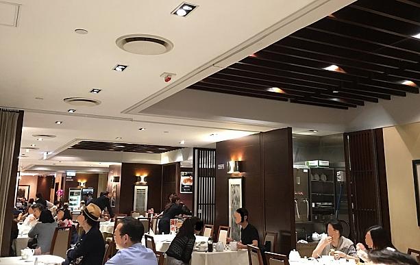 尖沙咀の滬江大飯店は昔から有名なレストランです。最近は銅鑼灣（コーズウェイベイ）にも支店ができていて、今回ナビは銅鑼灣（コーズウェイベイ）店のへ行ってきました。お店はリーシアターの中にあり便利です。