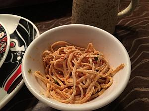 辛いものが苦手なスタッフもいるので、色々な種類をオーダーしました。ナビの食べ物特集をご覧になっている方はもうお分かりかと思いますが。。。とにかくナビのオフィススタッフは食べる、食べる、食べる！食べてしゃべって、いつも口が動いていますｗｗ