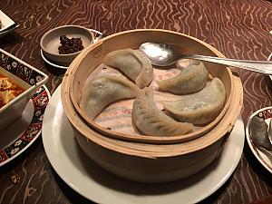 辛いものが苦手なスタッフもいるので、色々な種類をオーダーしました。ナビの食べ物特集をご覧になっている方はもうお分かりかと思いますが。。。とにかくナビのオフィススタッフは食べる、食べる、食べる！食べてしゃべって、いつも口が動いていますｗｗ