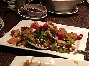 辛いものが苦手なスタッフもいるので、色々な種類をオーダーしました。ナビの食べ物特集をご覧になっている方はもうお分かりかと思いますが。。。とにかくナビのオフィススタッフは食べる、食べる、食べる！食べてしゃべって、いつも口が動いていますｗｗ