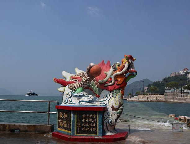 そんなレパルスベイですが、ビーチの一番端に香港イチと語り継がれている開運スポットがあります。