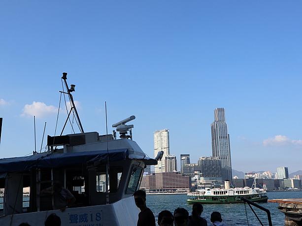実はこの船、安定していない交通機関の代わりになるように、と香港政府が無料で運行させているもの。期間限定です。