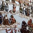 そうかと思うと、こんなチャイナチックな装飾で覆われた建物もあるのです。壁一面に陶器でできた神様や遣える人々がずらり・・・。なんて美しいのでしょうか。