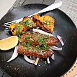 お味は移転前と変わらず、香辛料が利いた味に深みのある、本場のインド料理を楽しめます。こちらはFish TikkaにLamb Seekh Kebabの盛り合わせ。どちらもおいしーい。