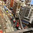 消防車がいますね、火事でしょうか？・・・ってもうお分かりですね！これらは香港のジオラマ模型です。