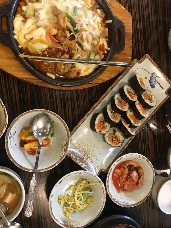 乳酸発酵のマッコリもそうですが、キムチも健康に良いとう事で最近香港では韓国料理が大人気なんですよ。