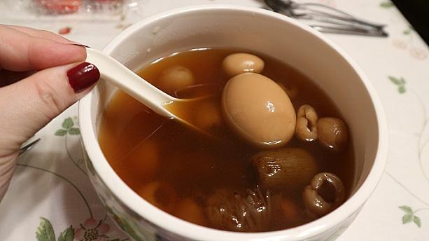こちらは香港の友人の手作り、上海風の糖水なのだそう。ゆで卵が入っているのがこだわりなのだそう。