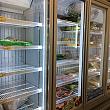 どこのお店も冷凍食品をはじめとる長期間保存ができる食べ物が人気の様子。