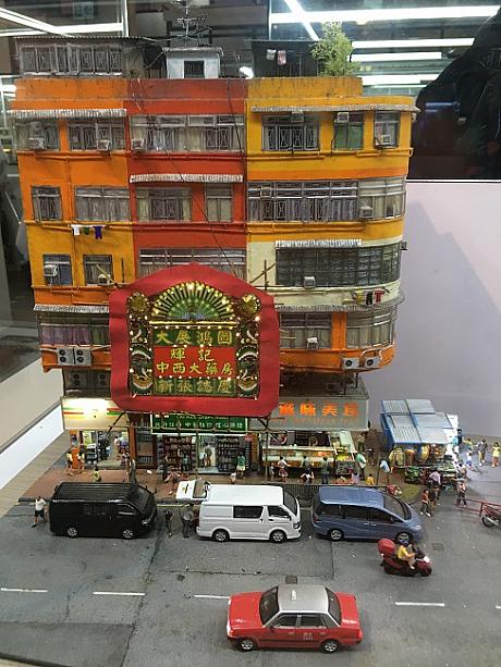 香港のこういう建物、カラフルで特徴があって大好きなんです。きっちり再現されていて本当にスゴイ。