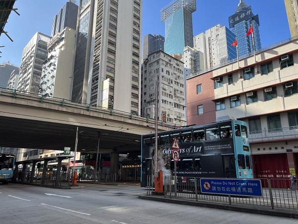 香港の賑やかな町には、このカラフルなトラムがぴったり合うと思うのです。