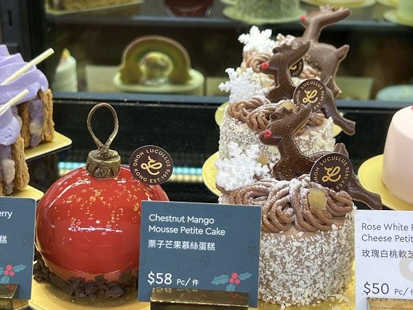 香港はケーキショップだけではなく街のパン屋さんでもケーキを売っている店が多く、季節のケーキもそれぞれ独自の路線を突っ走っていて見てるだけでも楽しめるんです。