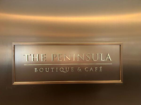 ペニンシュラホテル地下の、ペニンシュラブティック。昨年カフェを併設してグレードアップしたそうです。今回初めて行って来ました！