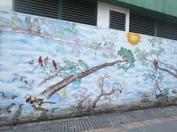 香港ってあらゆる場所に壁画やアートがあるんです。