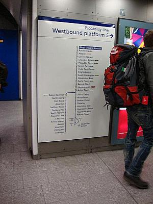 ヒースローへは「West bound（西方向行き）」の列車に乗ります。