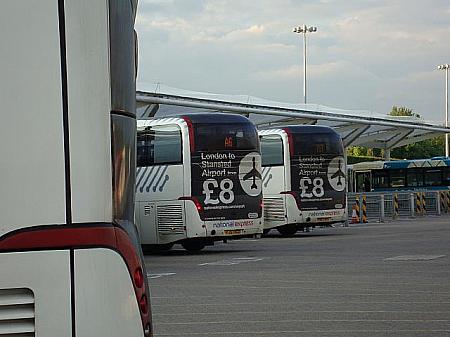 空港へのバス会社も積極的に格安バス運賃をＰＲ！