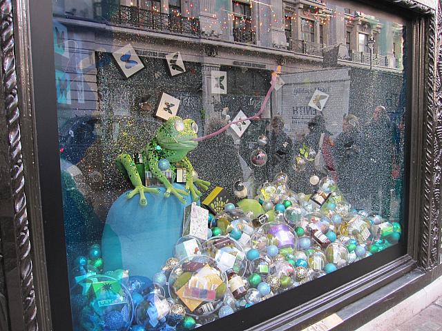リバティー Liberty のクリスマスショーウィンドウも見逃せない ロンドンナビ